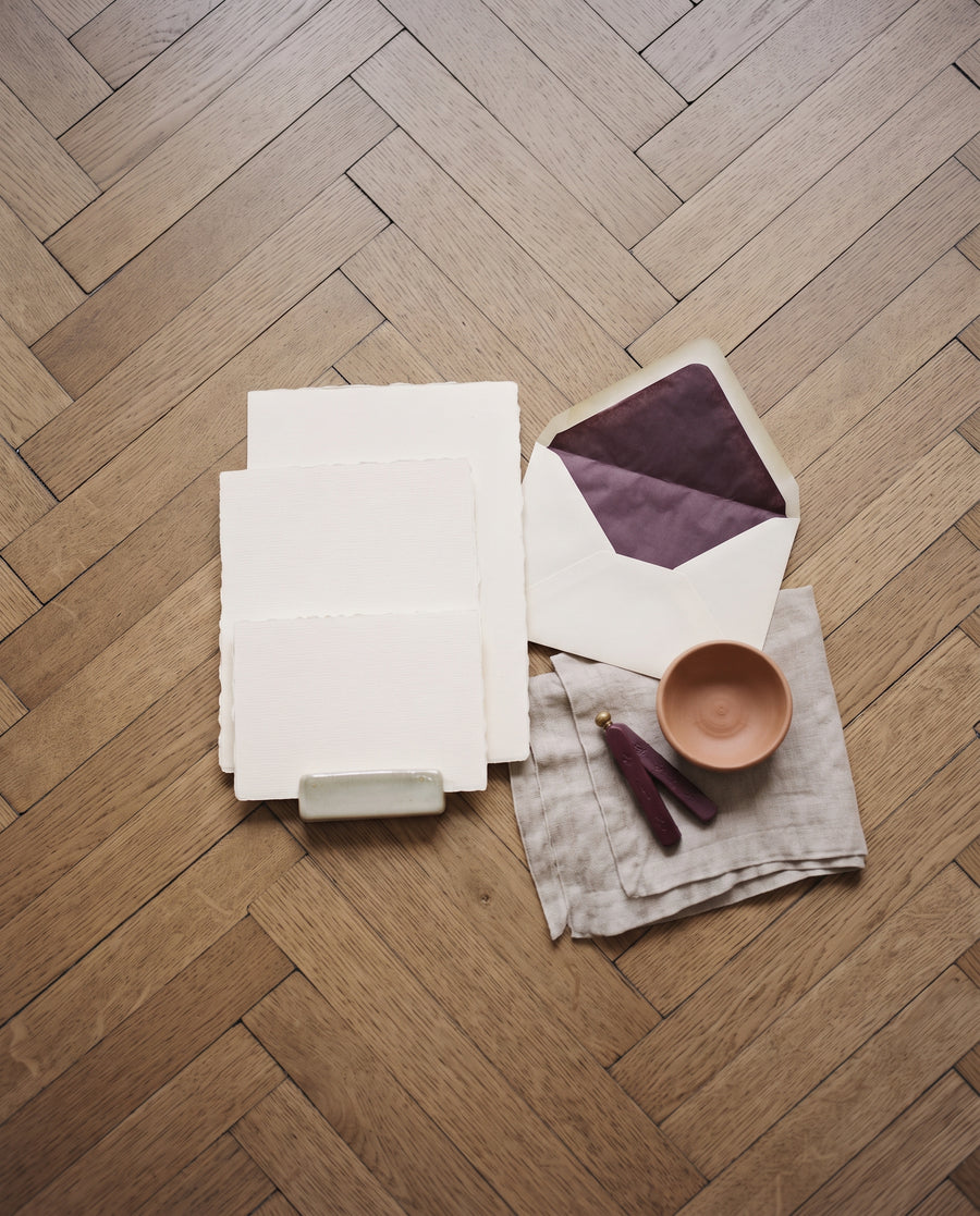 Einladungskarten „Stuckdecke“, gerippt, Geripptes Papier mit feiner Struktur, unbedruckt, Ansicht 2